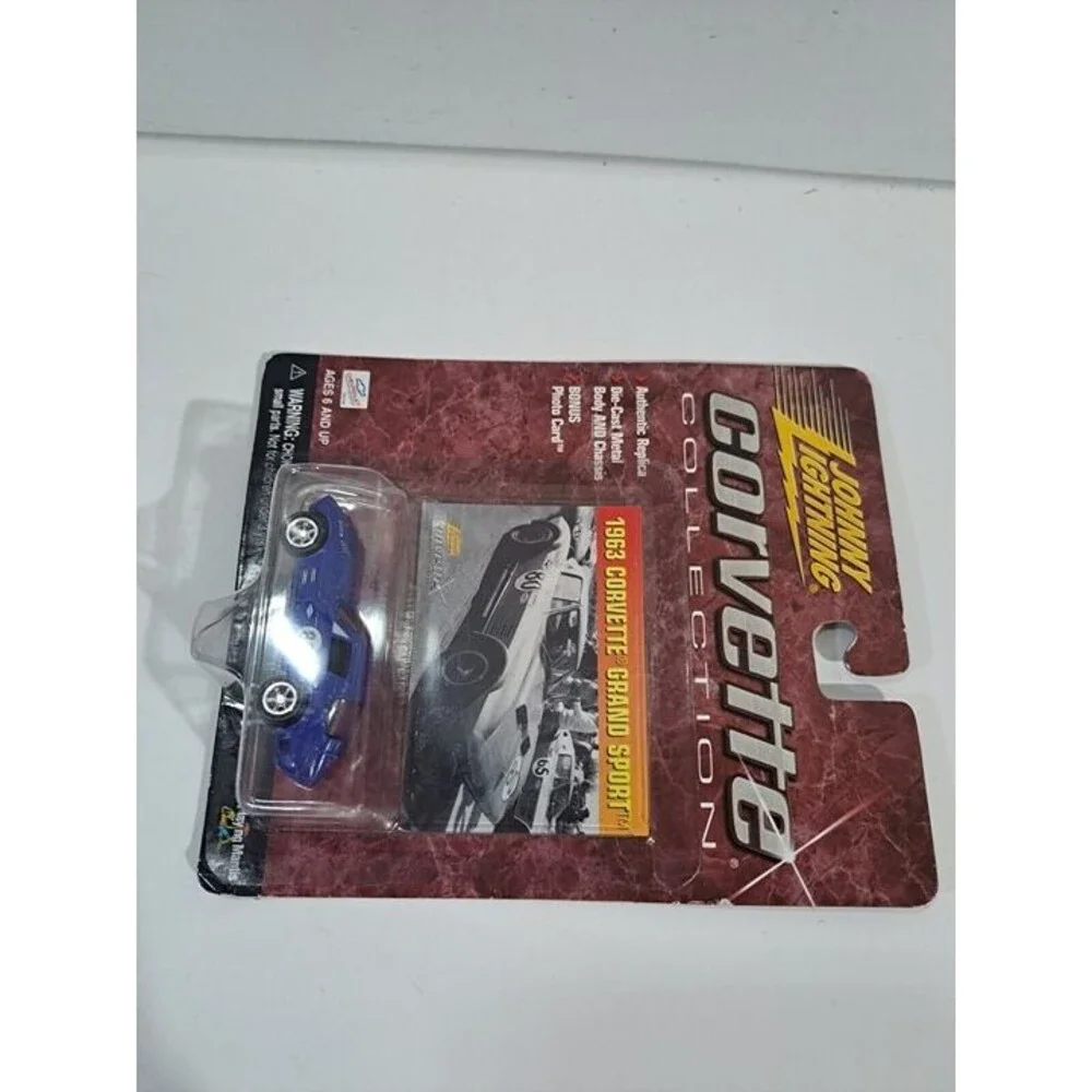 NIP Johnny Lightning 342-02 1:64 Die Cast 1963 Chevrolet Corvette C2 Grand Sport